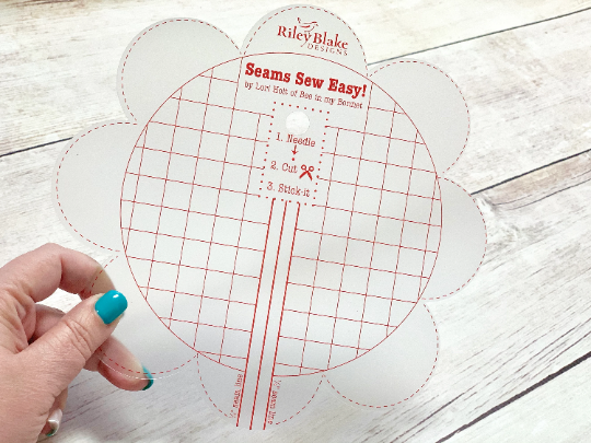 Lori Holt Plastic Seam Guide by Riley Blake for Bee in My Bonnet is Marked With 1/2 Grid Lines Lori Holt Plastic Seam Guide by Riley Blake for Bee in My Bonnet is Marked With 1/2 Grid Lines
